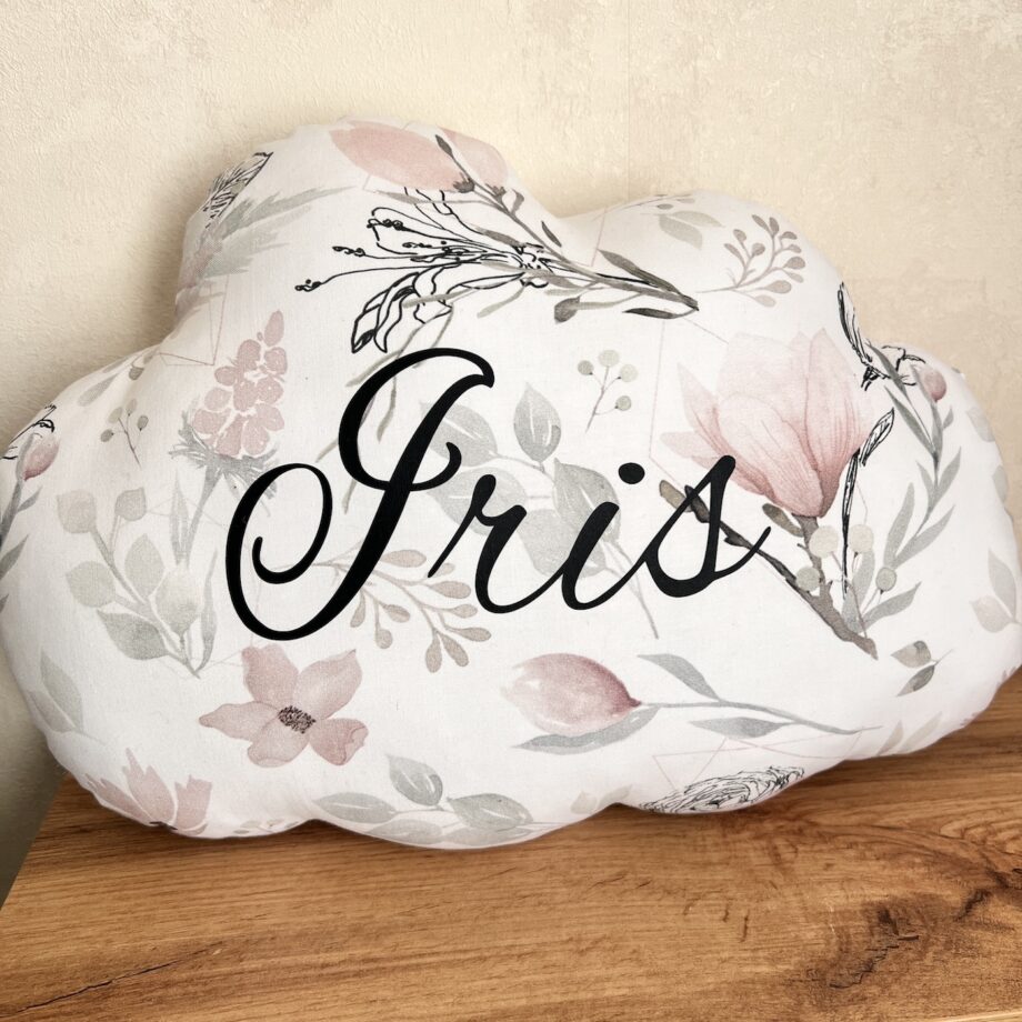 photo de coussin nuage fleuri rose et gris