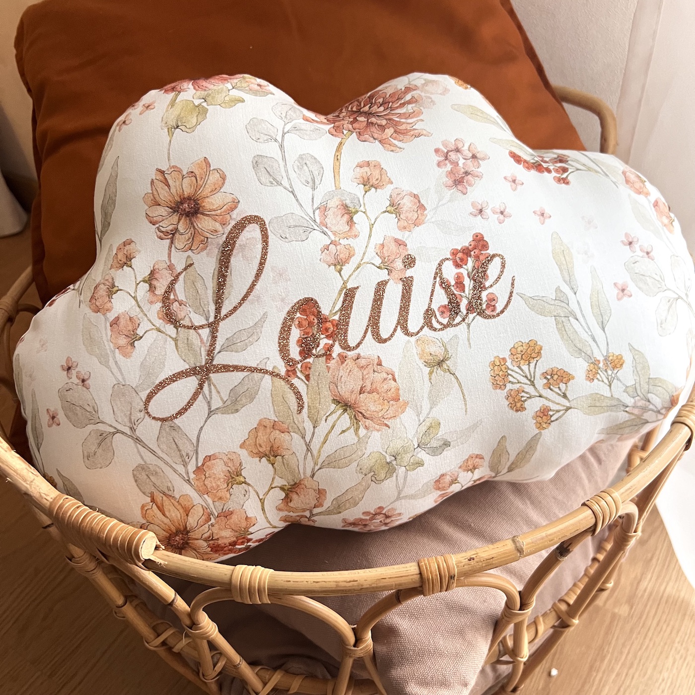 photo de coussin nuage fleuri vintage Louise