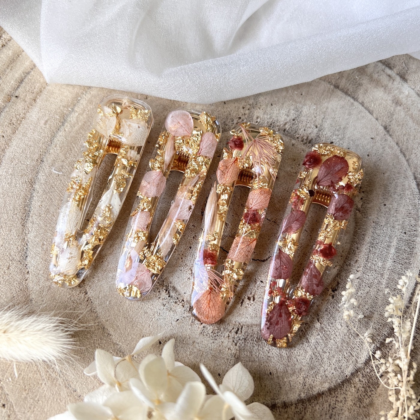 photo de barrette triangulaire resine et fleurs séchées